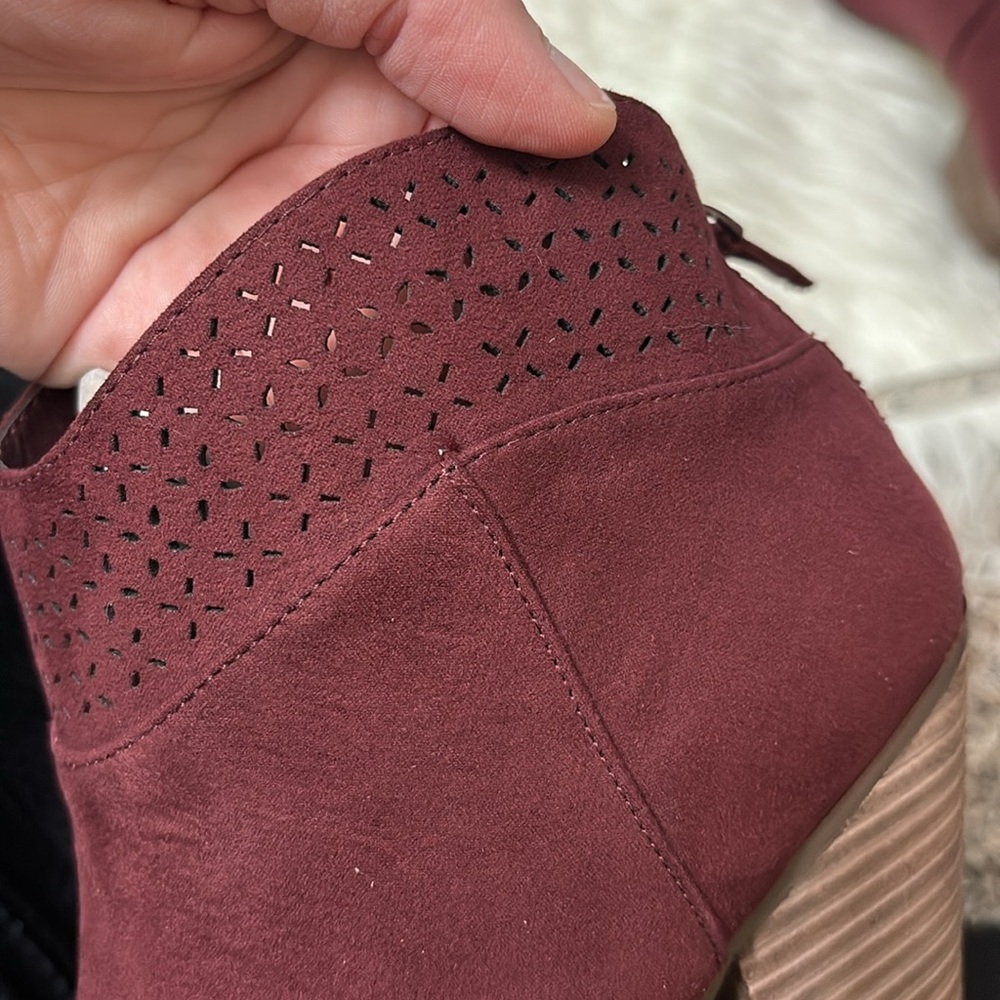 NWOT Violet & Red Jackson Lazer Cut Topline Bootie Burgundy Size 7 Stitch Fix - Picture 7 of 13
